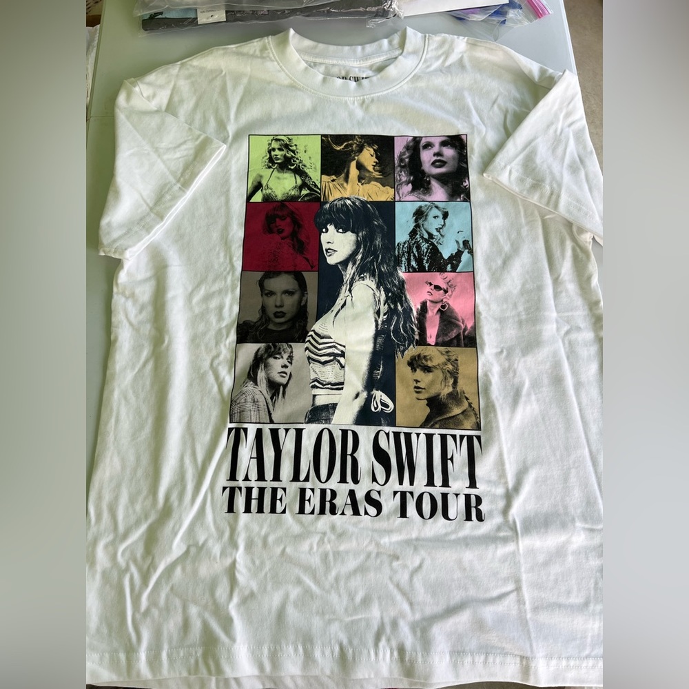 NWOT✨Taylor Swift✨Concert Exclusive✨white Eras Tour T-shirt size small